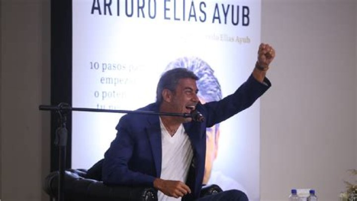 Arturo Elías Ayub Education