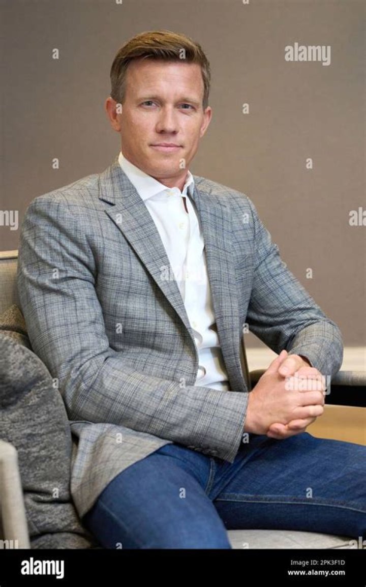 DazeVlog | Warren Kole Net Worth