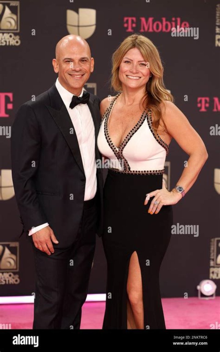 Dr Juan Rivera Wife, Net Worth, Age, MD, Univision Correspondent